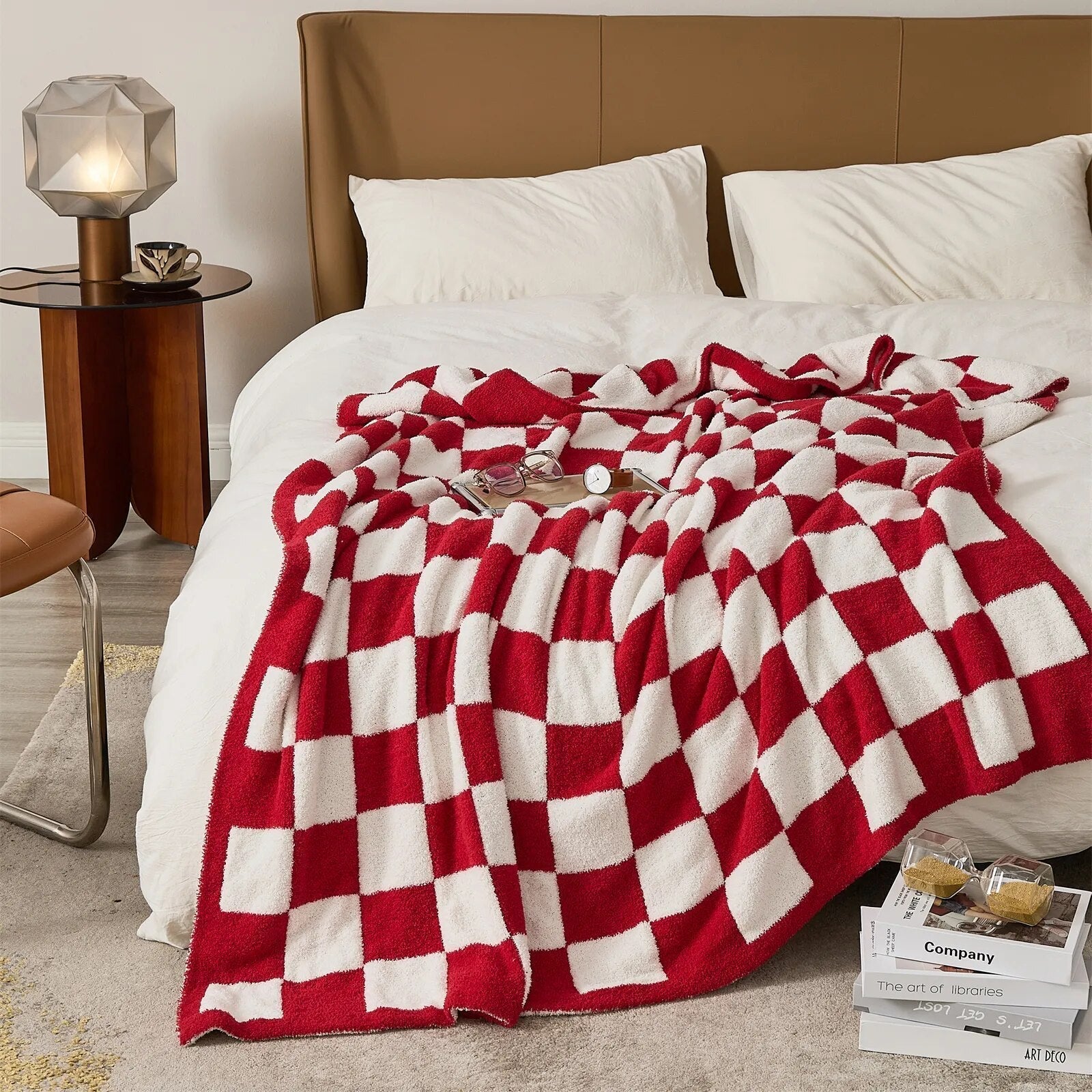 Stylish Plaid Blanket with Checkered Pattern